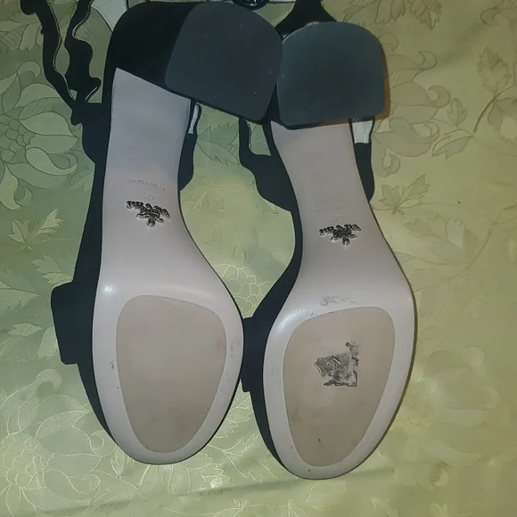 Prada shoes black Prada shoes black heel comes with pra original shoe protector - Picture 8 of 16